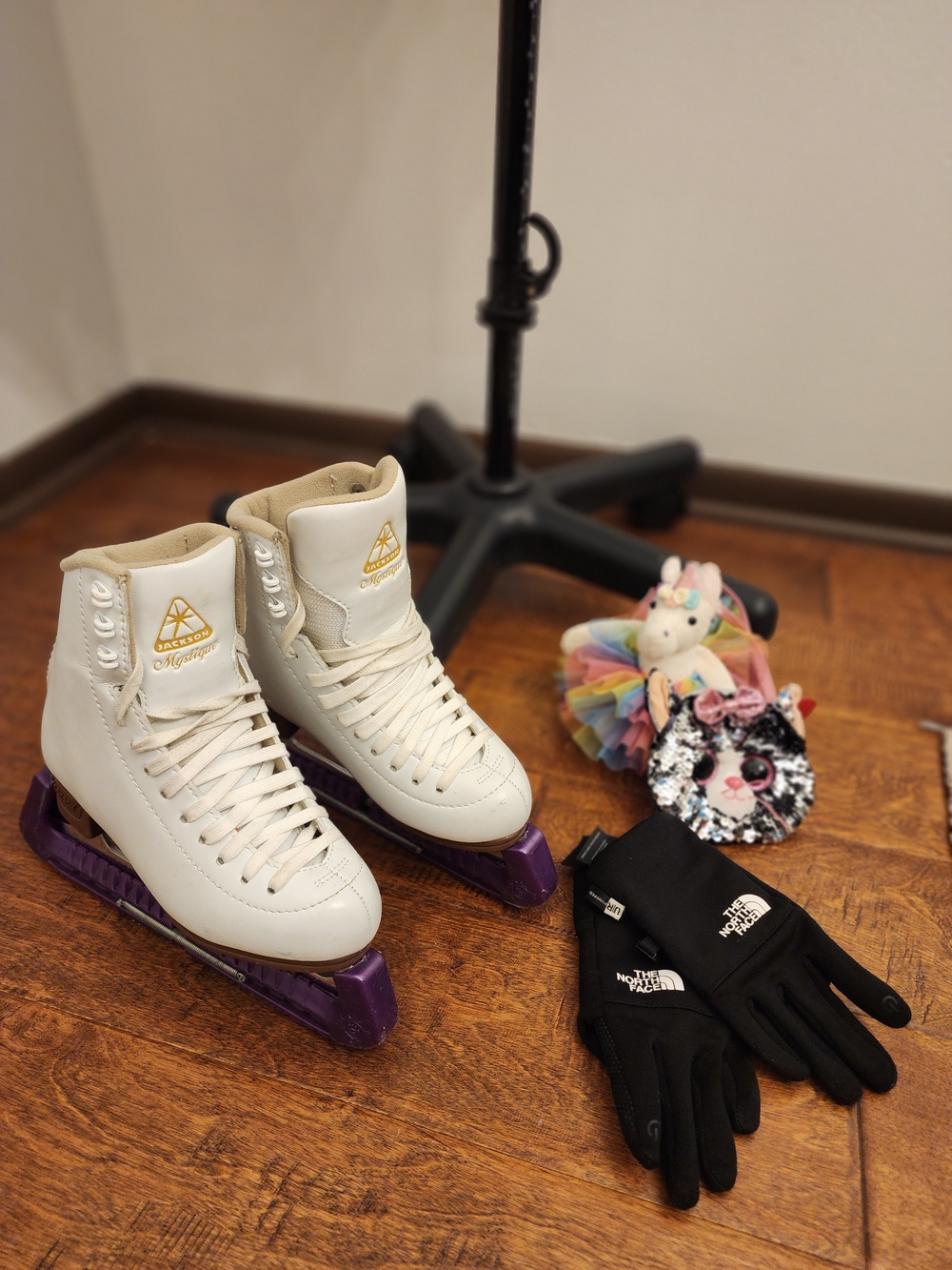 White Jackson Figure Ice Skates with Purple Guards